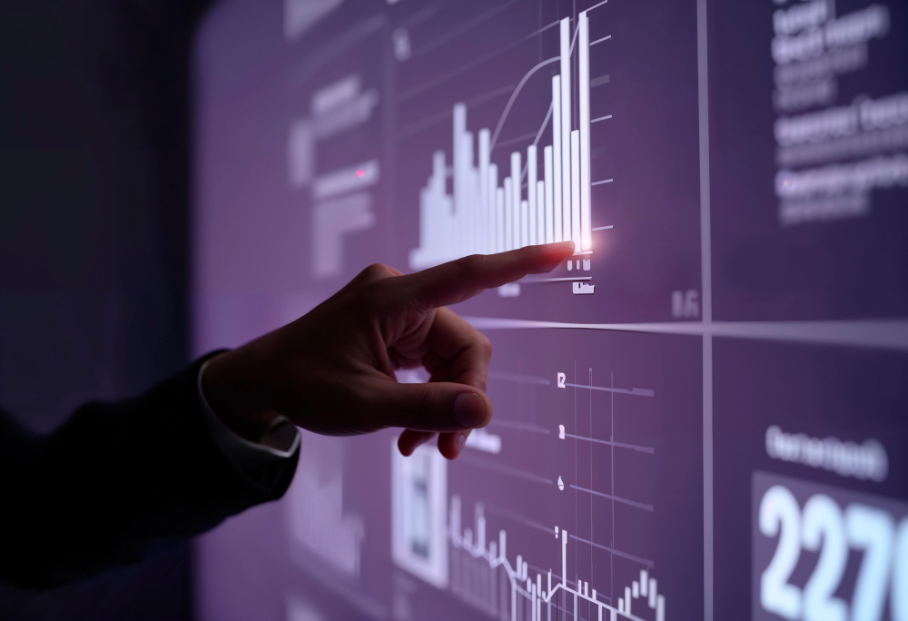 Profissionais analisam indicadores de faturamento em saúde em uma tela com gráficos, relatórios financeiros e dados de desempenho.
